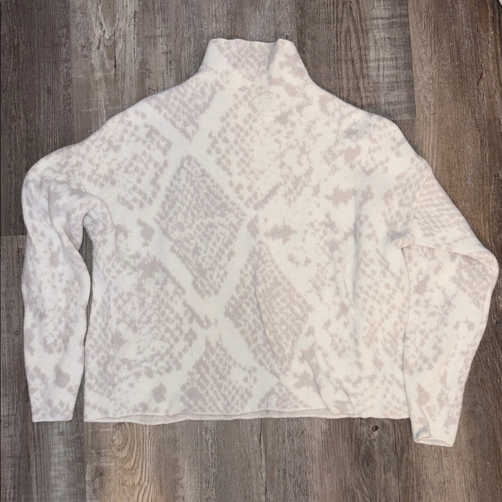 Express Sweater - Picture 3 of 3